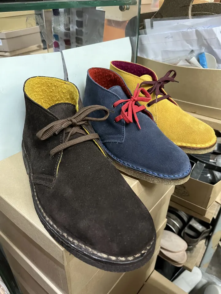 Azul + cordones rojos