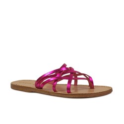 Zapatillas de damas tanga de cuero laminado fucsia