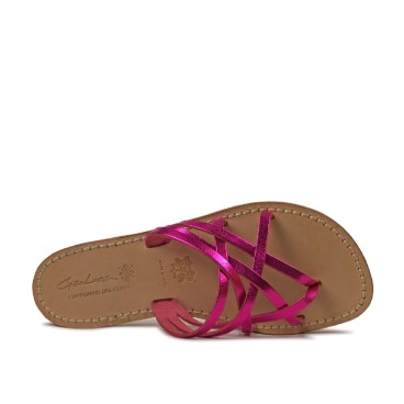 Zapatillas de damas tanga de cuero laminado fucsia