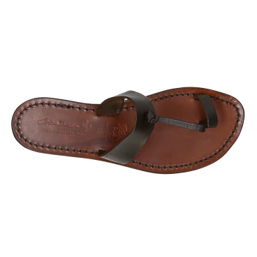 Tong femme en cuir marron travaillé main