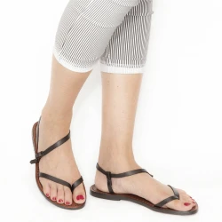 Dunkelbraune flache flip flop Sandalen für Frauen