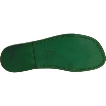 Handgemachte geflochtene Flip-Flops aus grünem Leder am großen Zeh