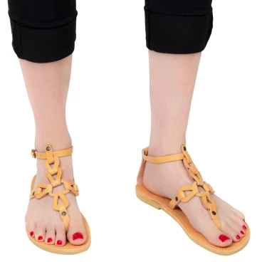 Handgefertigte sandalen für Damen mit gekreuzten Schnürsenkeln aus nacktem Kalbs leder