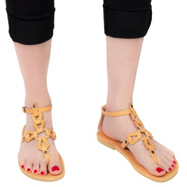 Women's thong sandals with handmade crossed laces in nude calfskin