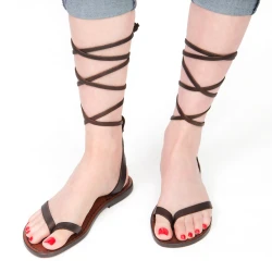 Sandales plates artisanales fait en Italie en cuir marron foncé