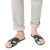 Handgemachte geflochtene Flip-Flops aus grünem Leder am großen Zeh