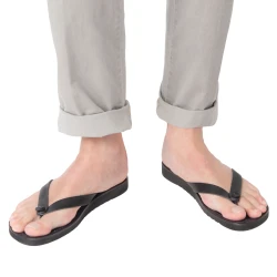 Infradito uomo in pelle nero con suola in gomma spessa