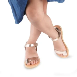 Sandali infradito da bambina in pelle di vitello oro rosa chiusura con fibbia