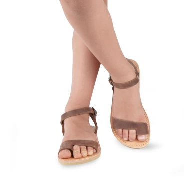 Girl's thong sandals in fuchsia calfskin with buckle closure