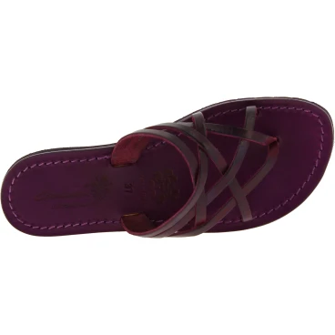 Chanclas con cordones de cuero violeta tejidos a mano