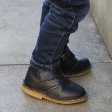 Bottillons enfants en cuir noir fabriqués à la main en Italie