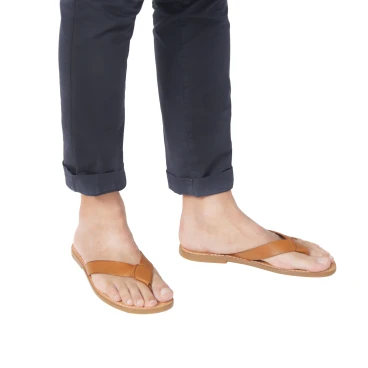 Ciabatte infradito uomo in pelle color cuoio fatti a mano