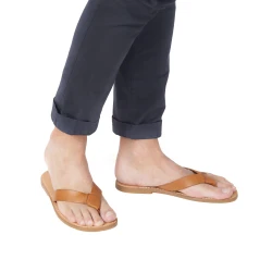 Ciabatte infradito uomo in pelle color cuoio fatti a mano