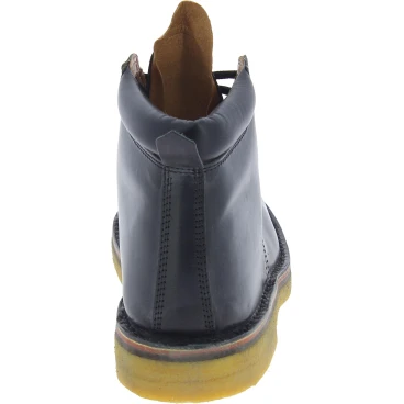 Handgefertigte Stiefeletten aus schwarzem pflanzlich gegerbtem Leder