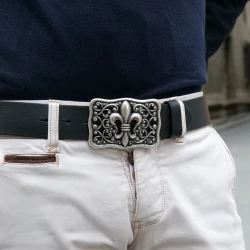Ceinture en cuir noir avec boucle fleur de lys florentine