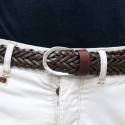 Cintura intrecciata a mano in pelle marrone scuro conciata al vegetale