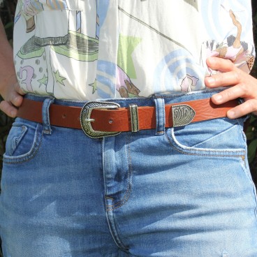 Tan leather western belt for women with metal buckle and tip