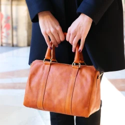 Sac bowling artisanal en cuir de vachette fait main en Toscane