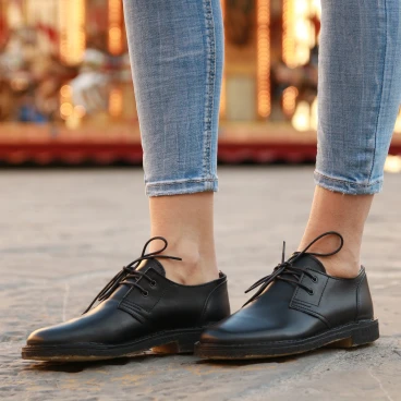 Scarpe basse da donna in pelle nera fatte a mano in Italia