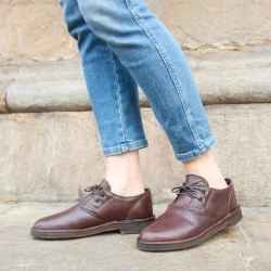 Scarpe basse da donna in pelle marrone scuro con fodera in agnello