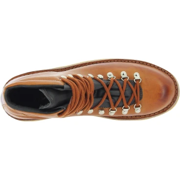 Men's mountain boot in tan leather with crepe sole
