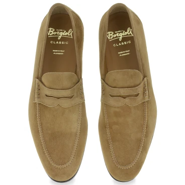 Mocassino penny in camoscio beige realizzato a mano da Fratelli Borgioli