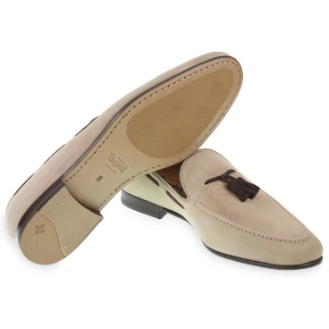 Mocassin pampilles en daim beige fabriqué à la main par Fratelli Borgioli