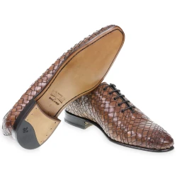 Zapatos Oxford en piel marrón tejida y teñida a mano por Fratelli Borgioli