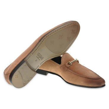 Moccasin in nubuck leather with golden metal loop
