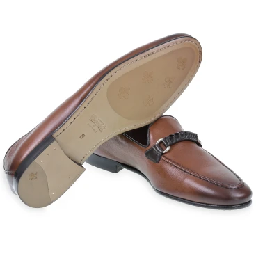Mocassin pour homme en cuir marron avec boucle tressée