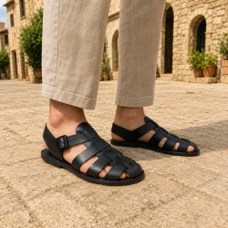 Sandalias frailes para hombre en cuero negro hechas en Italia
