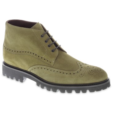 Botín brogue hombre en ante verde oliva con suela de goma