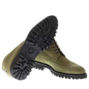 Botín brogue hombre en ante verde oliva con suela de goma