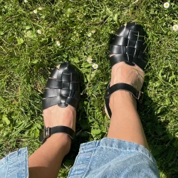 Handgefertigte Holzclogs für Damen mit schwarz Lederkäfig-Obermaterial
