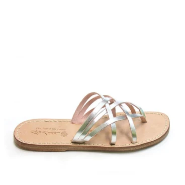 Flache Hand gefertigte Damen-Sandalen mit Riemchen aus silberfarbenem Leder und Ledersohle